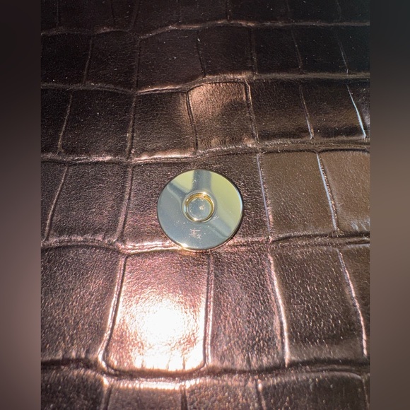 Kate Spade Madison Croc Embossed
Willow Medium
Crossbody - Picture 11 of 13